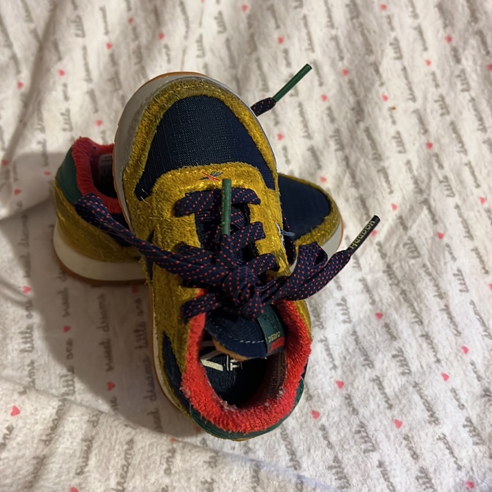 Reebok - Picture 3 of 6